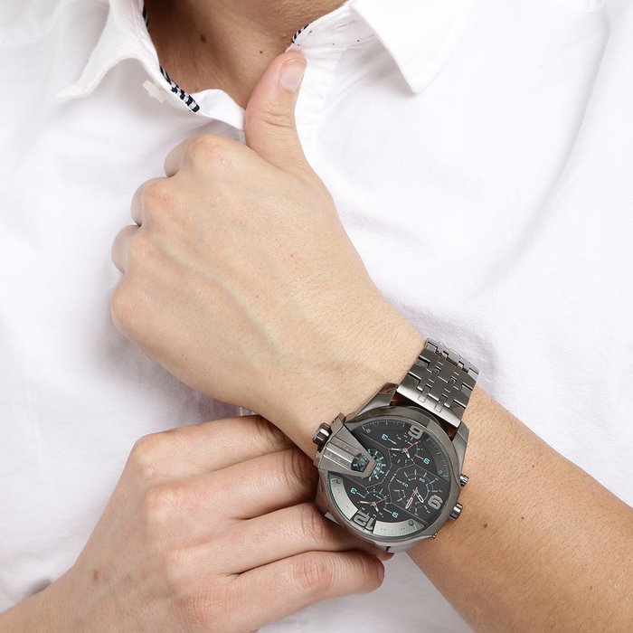 Diesel DZ7372 Uber Chief Chronograph Men's Watch – Black Dial & Grey Stainless Steel Strap