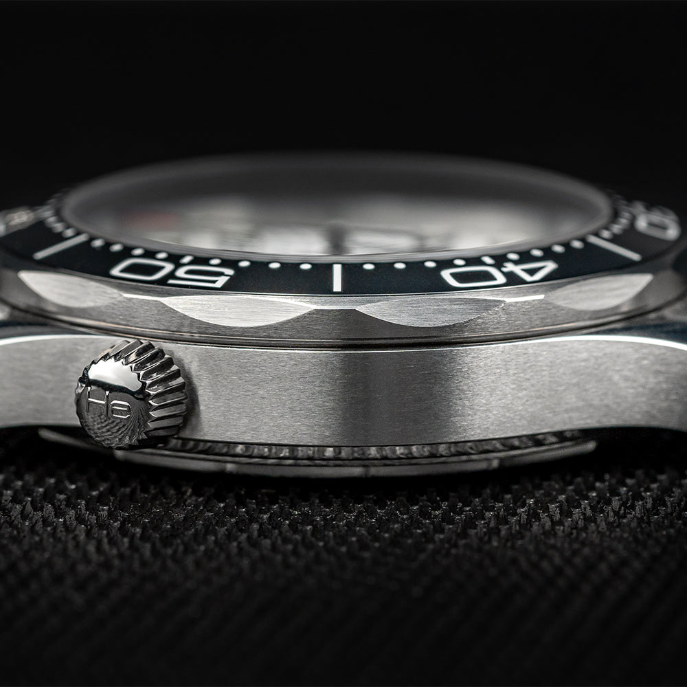 OMEGA Seamaster Diver 300M 42mm - White on Bracelet