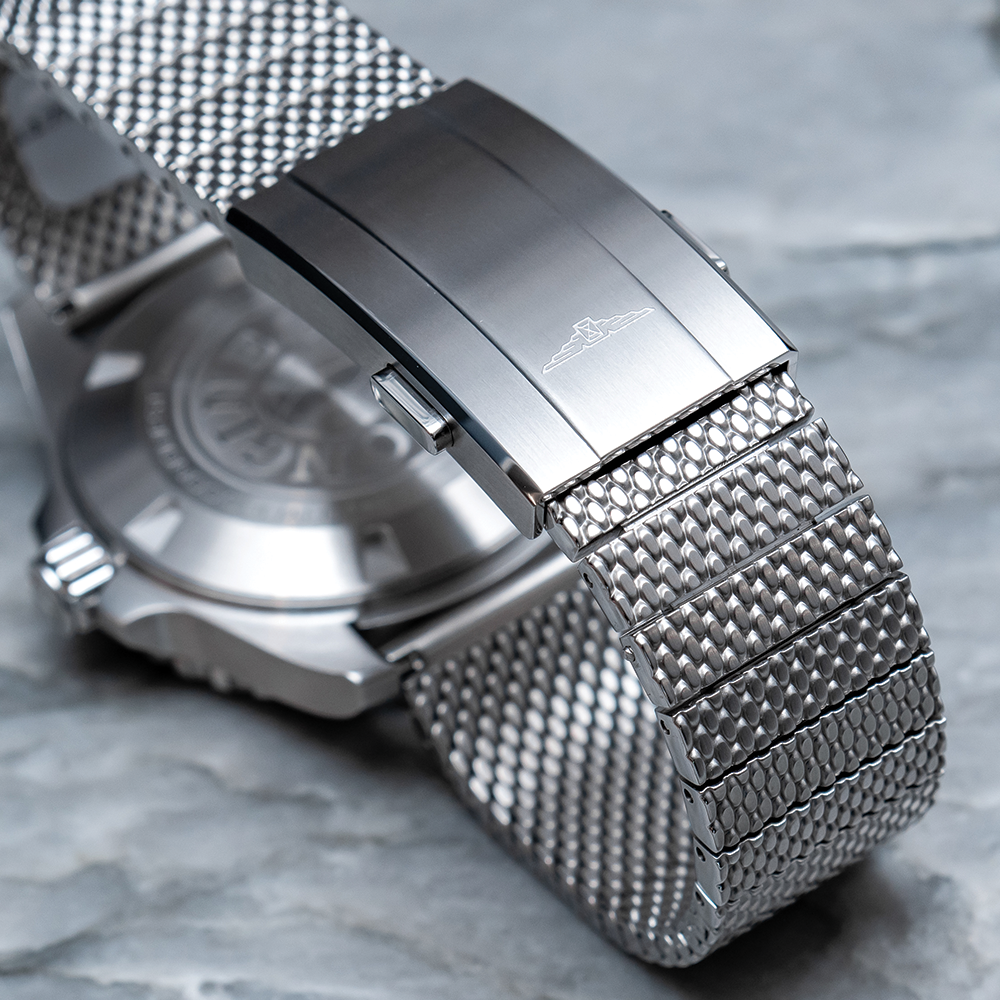 longines HydroConquest 39mm - Blue, Black Bezel on Mesh Bracelet
