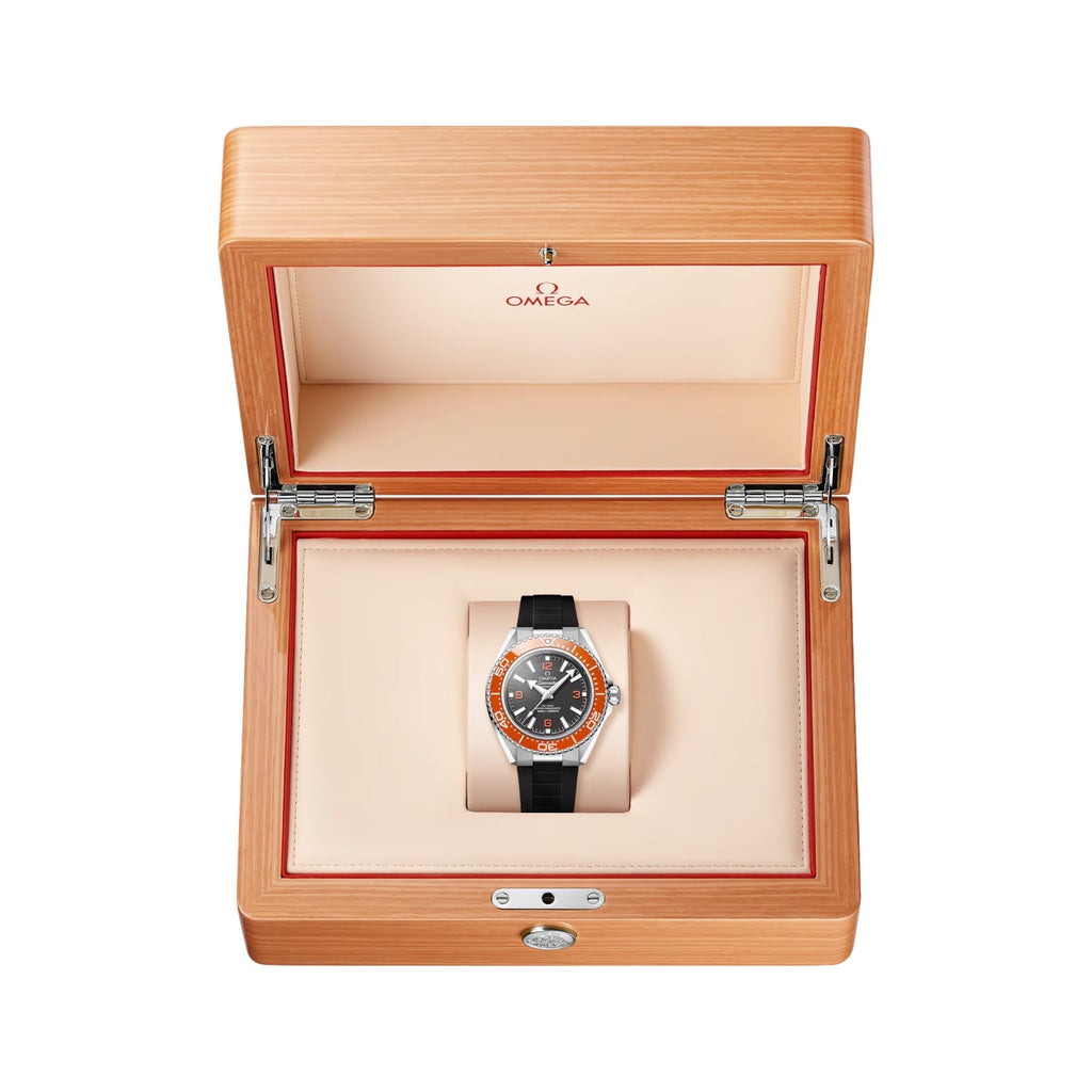 OMEGA Seamaster Planet Ocean 600M 42mm - Black and Orange on Black Rubber Strap